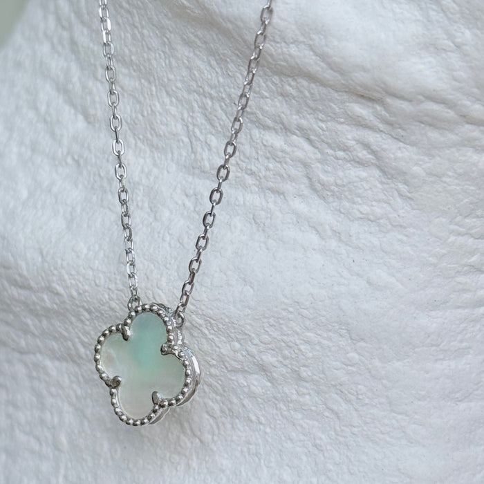 V&A Necklace with mother-of-pearl