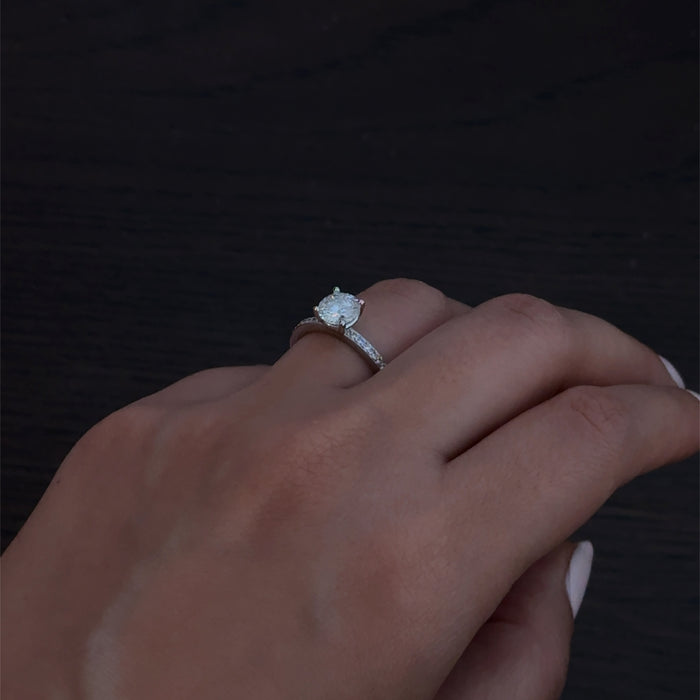 Queen Ring  (1.0 cr Moissanite)