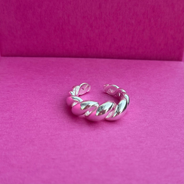 Mia Rings: Adjustable geometric 925 sterling silver ring displayed on a pink background.