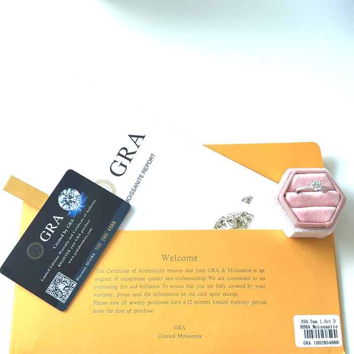 Queen Ring  (1.0 cr Moissanite)